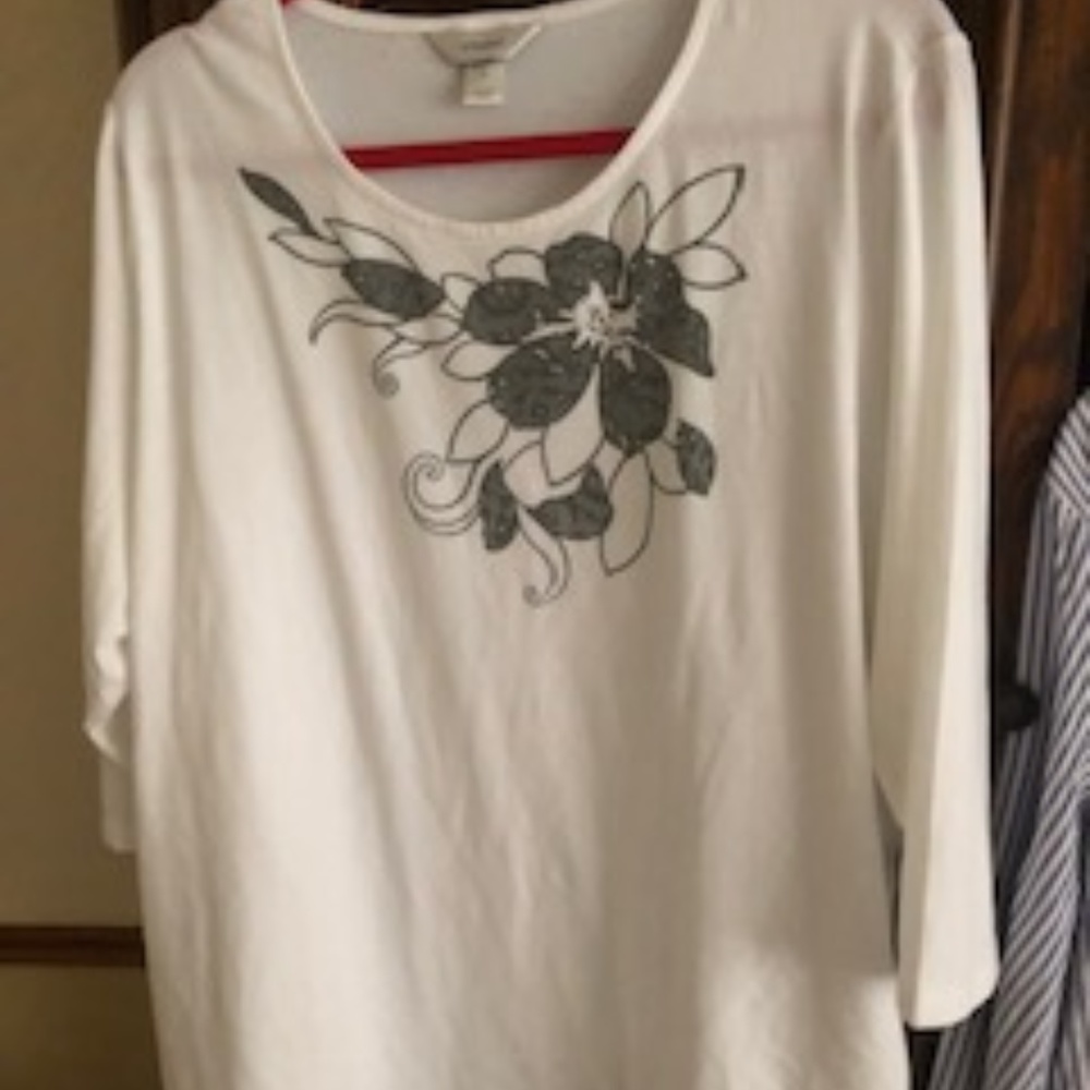 Cream / White to with beautiful grey flower